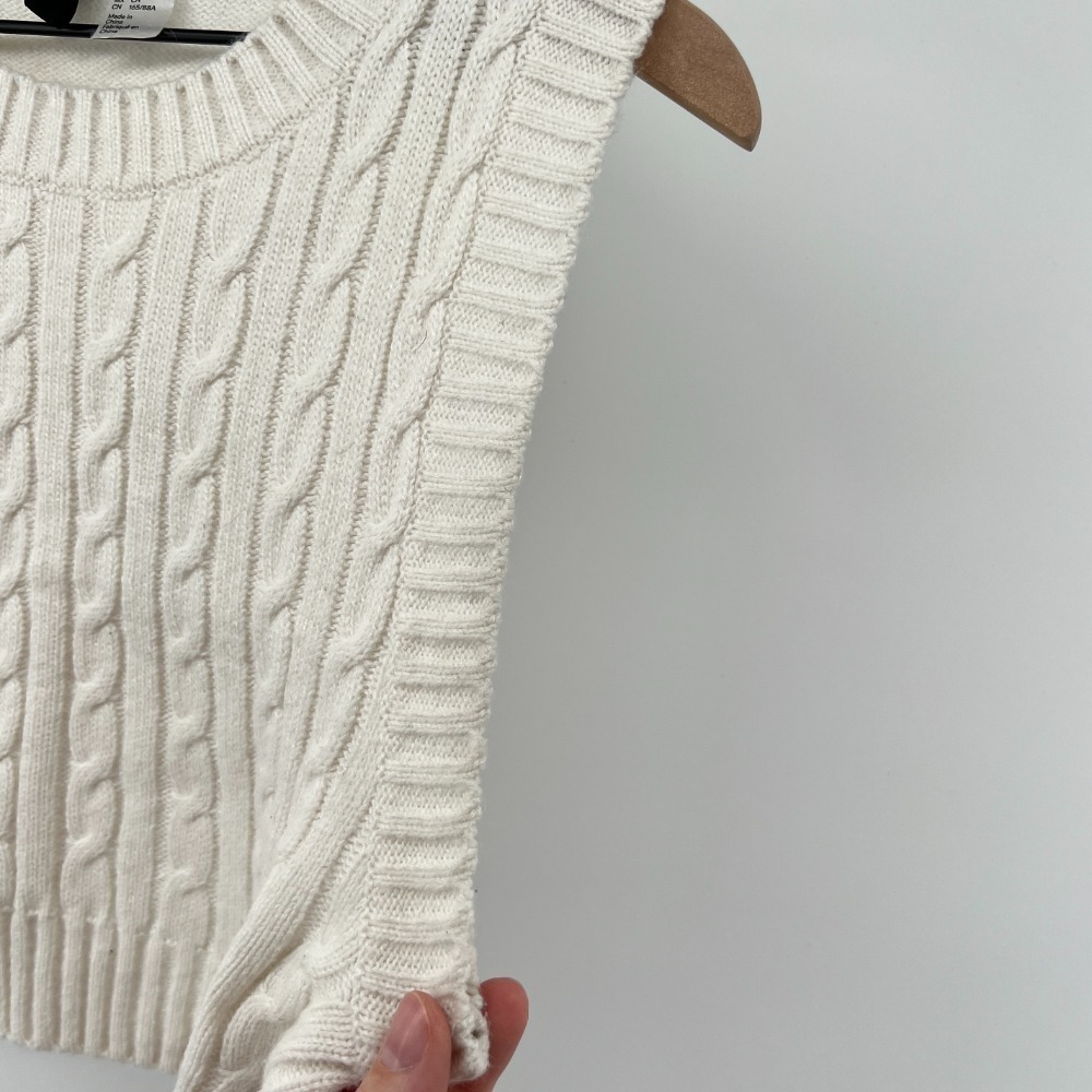H&M Divided Women S Cropped Sleeveless Sweater Vest White Cream Acrylic Spring - Picture 2 of 7